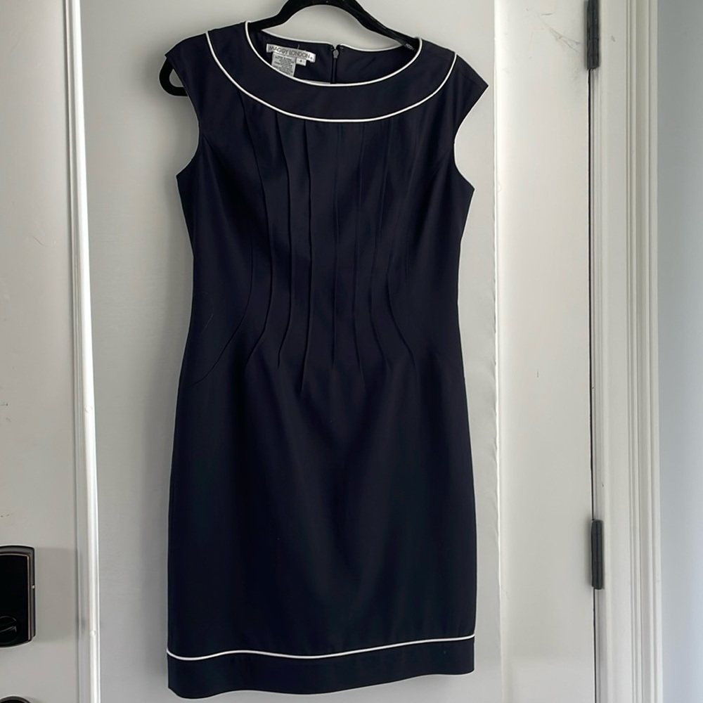 Maggy London size six sleeveless dress